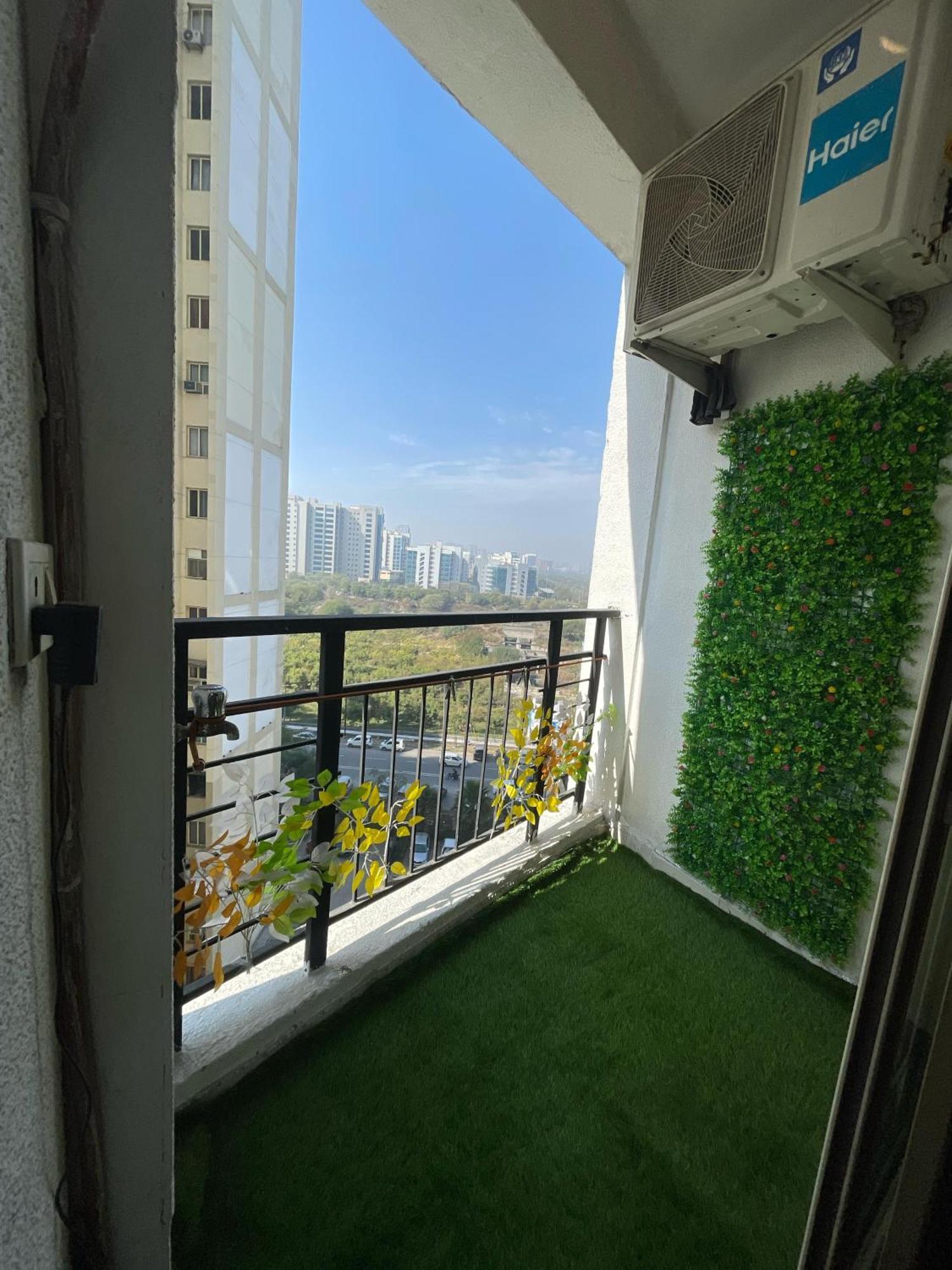 Dream Vibes Studio Apartment Noida Exterior photo