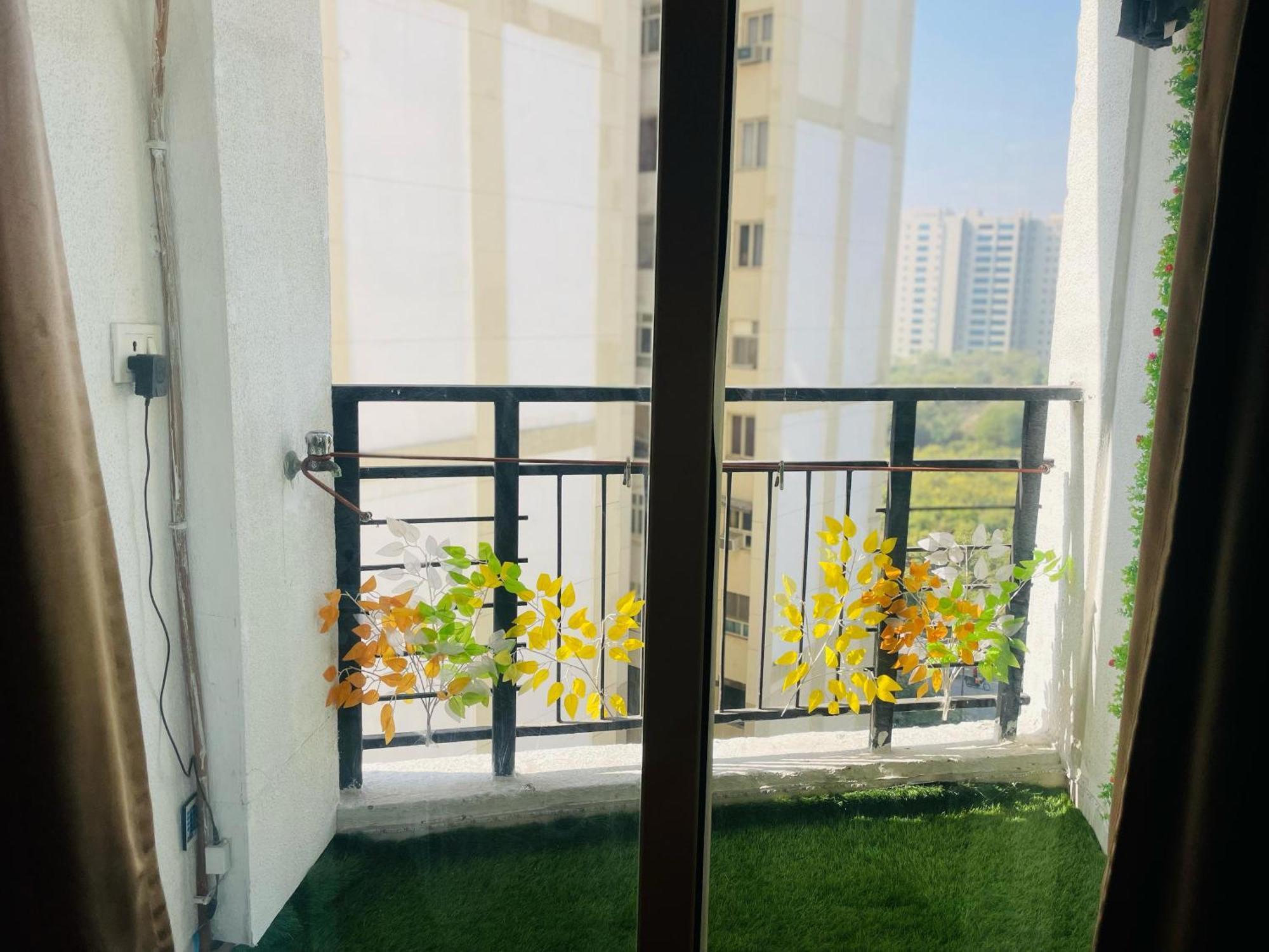Dream Vibes Studio Apartment Noida Exterior photo